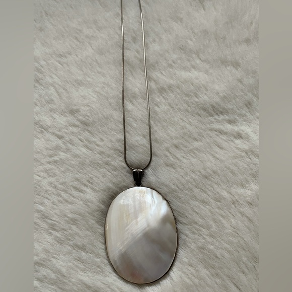 Vintage | Mother Of Pearl Statement Necklace - Picture 3 of 17